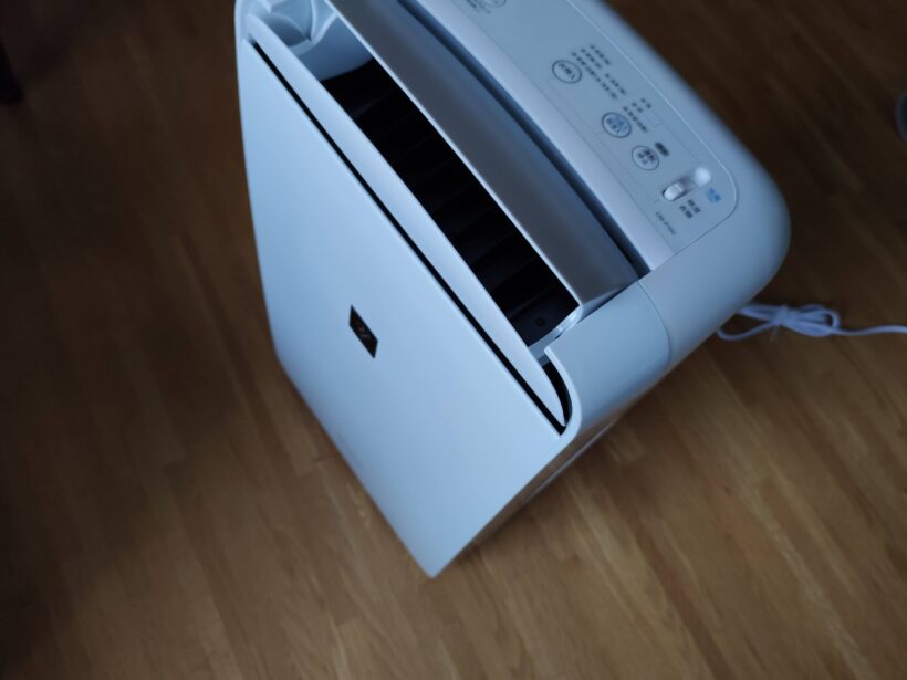 シャープ 冷風 衣類乾燥 除湿機 CM-S100/CM-R100/CM-P100-W プラズマクラスター 7000 プラズマクラスター レビュー